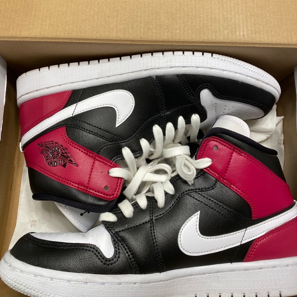 Nike Jordan 1 Mid Noble Red